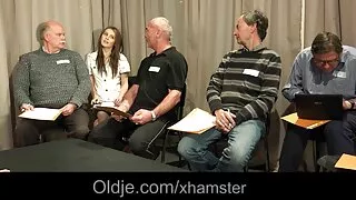 London và Natalie sech k che cho thổi kèn