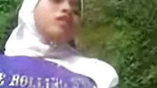 Cô gái ngón tay ở phía trước máy sech han quốc quay