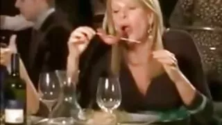 Cô gái tóc vàng nhỏ và nuốt dương vật sech ko che