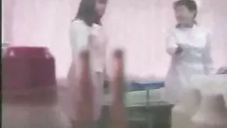 Elsa Gen sech moi một bể